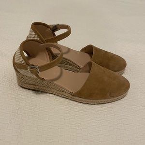 NWOT Suede Tan Wedge